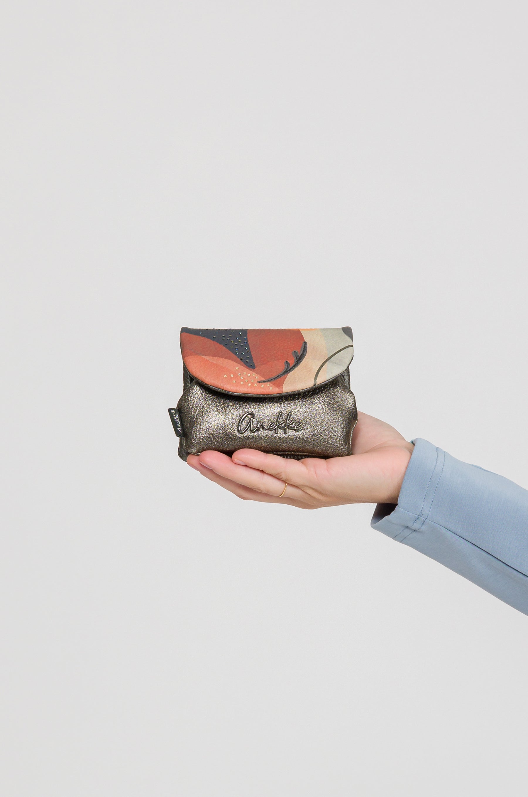 Portamonete con patta Eikon