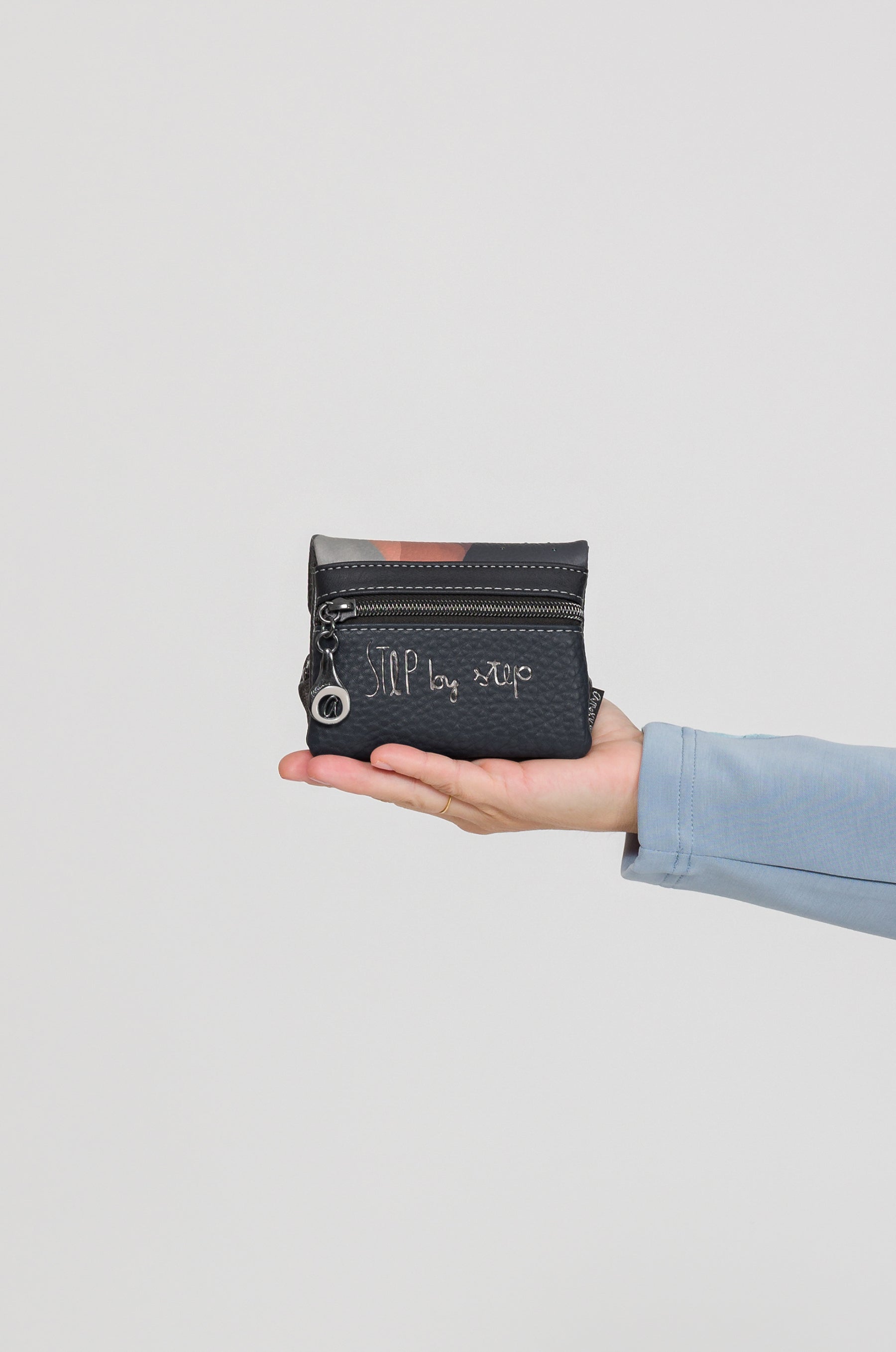 Portamonete con patta Eikon