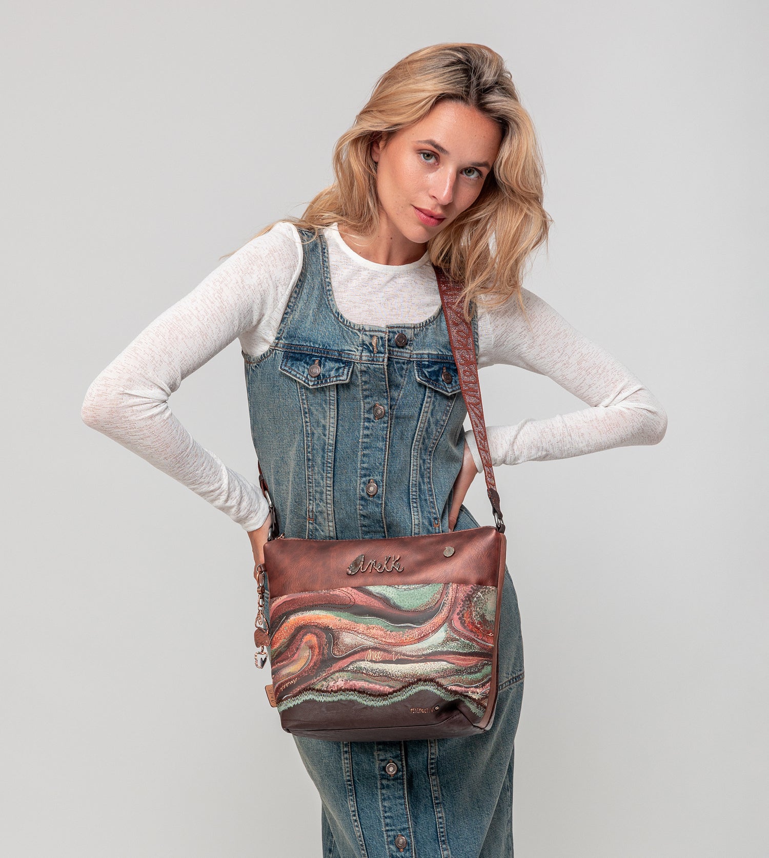 Borsa a tracolla grande Outer con tasche