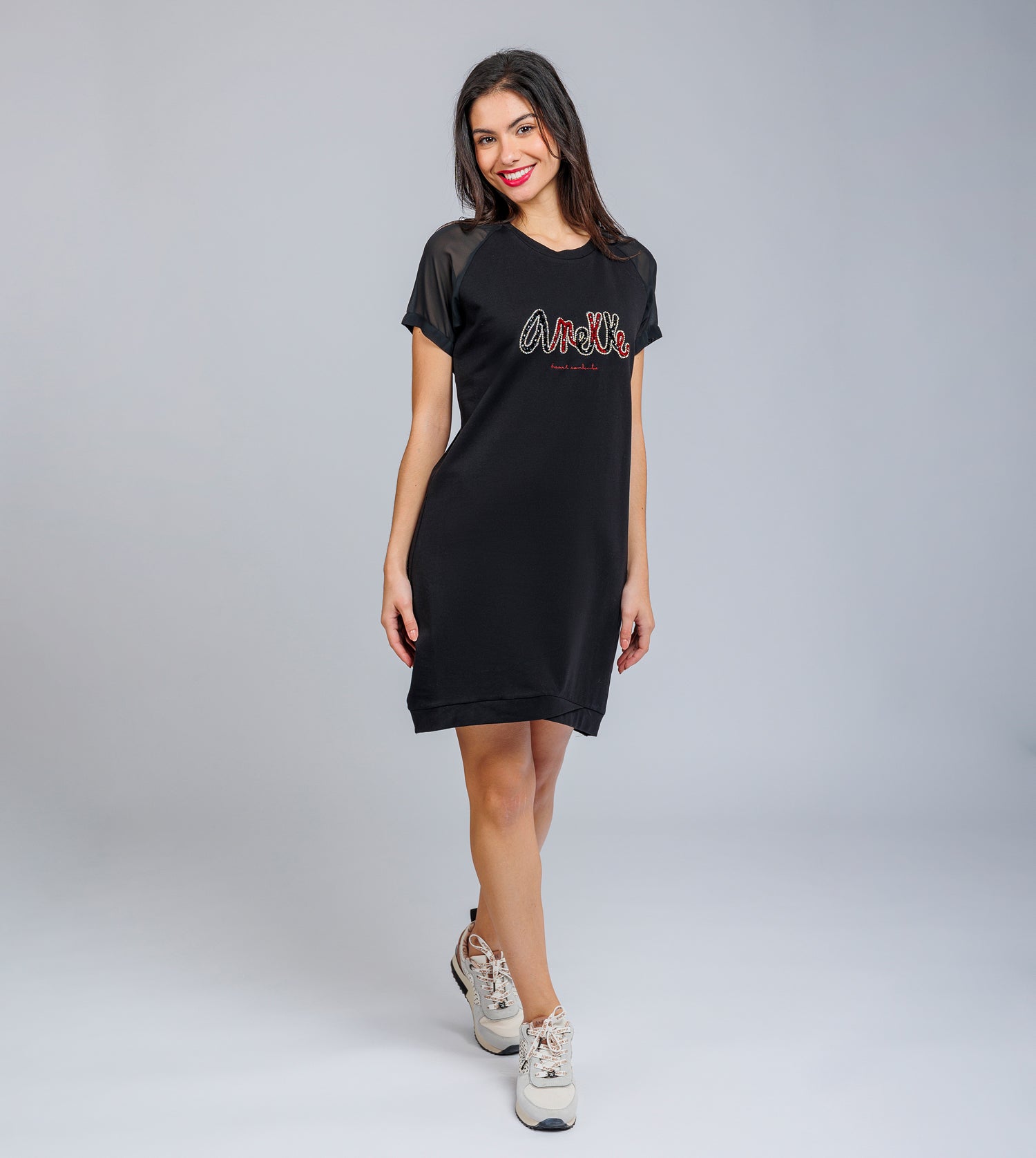 Vestito nero a maniche corte