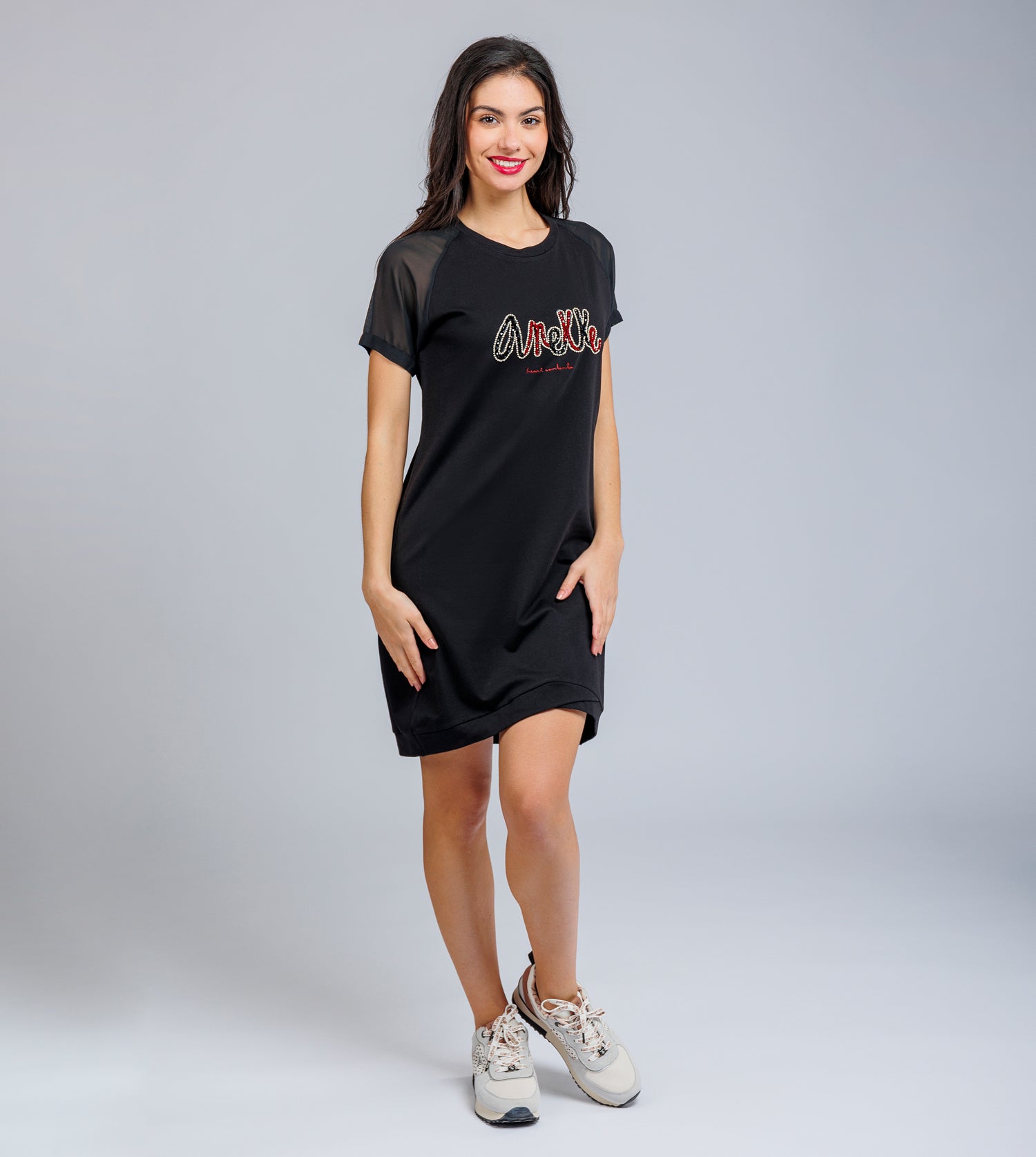 Vestito nero a maniche corte