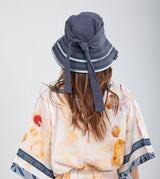 Cappello a secchiello blu