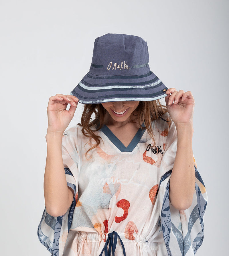 Cappello a secchiello blu