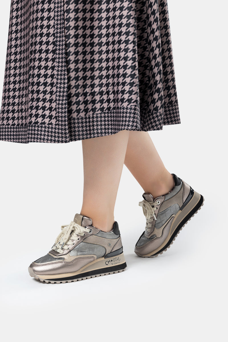 Scarpe sportive piattaforma metallico