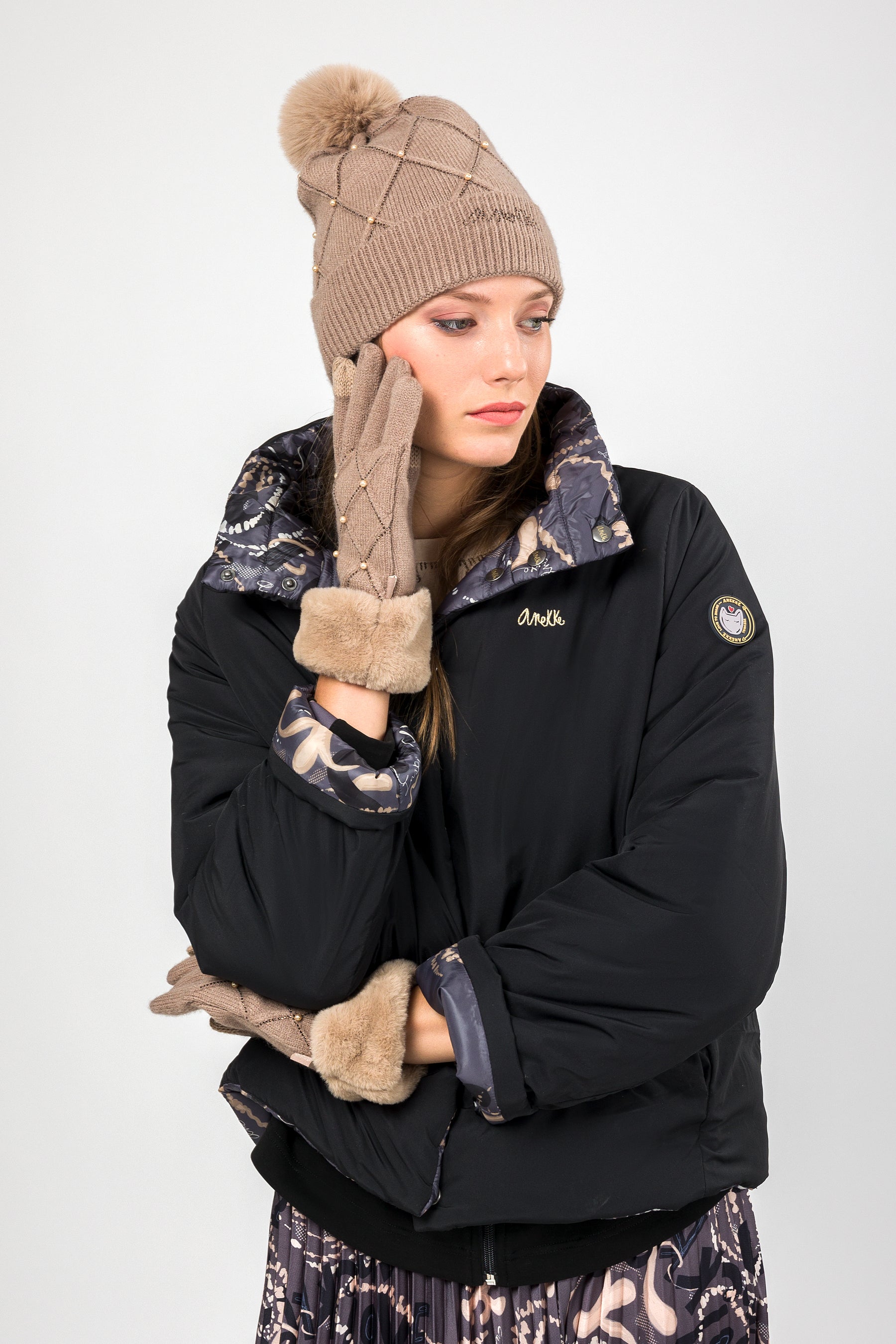 Guanti in maglia beige con particolari