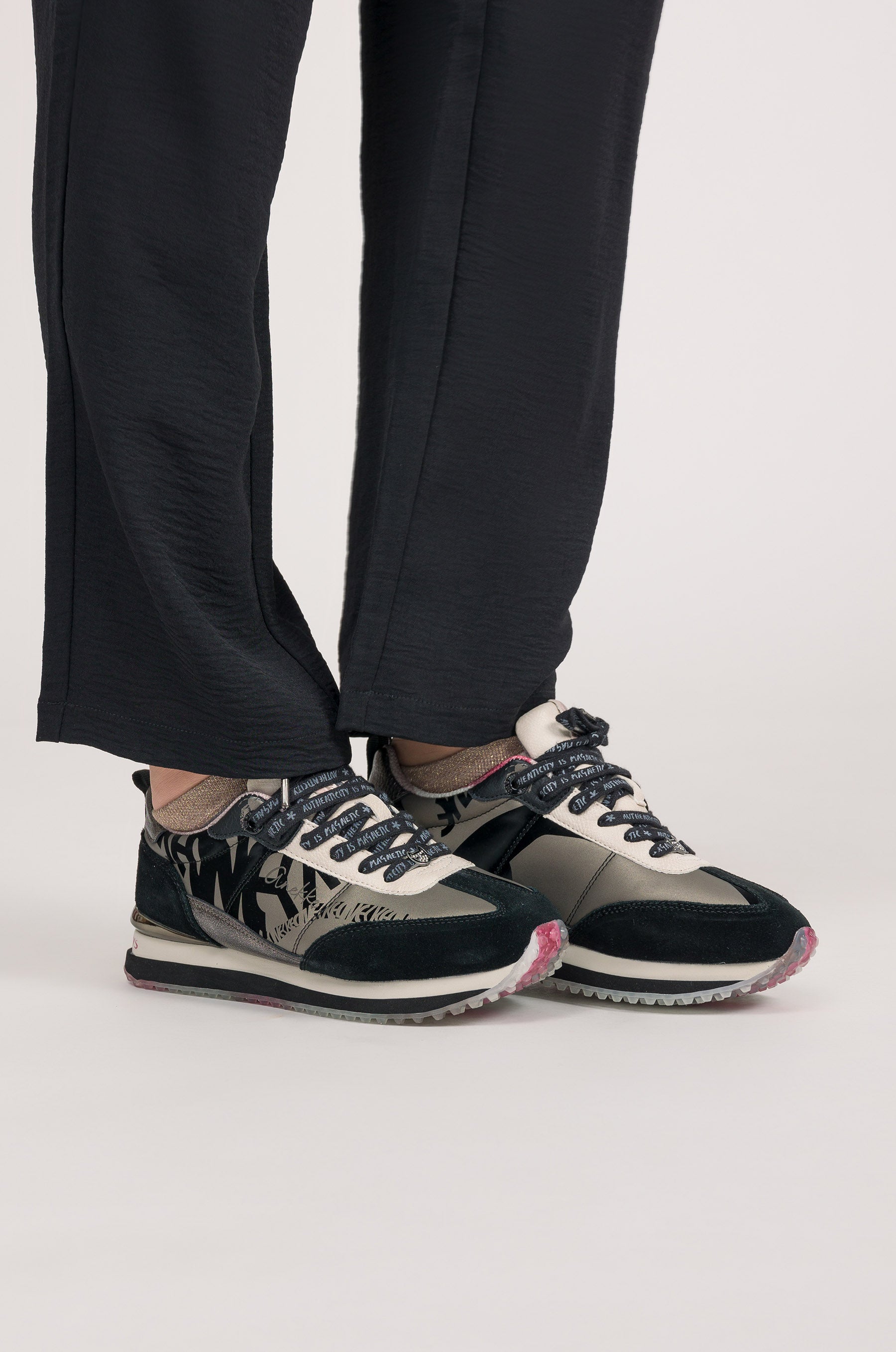 Sneakers nere e piombo