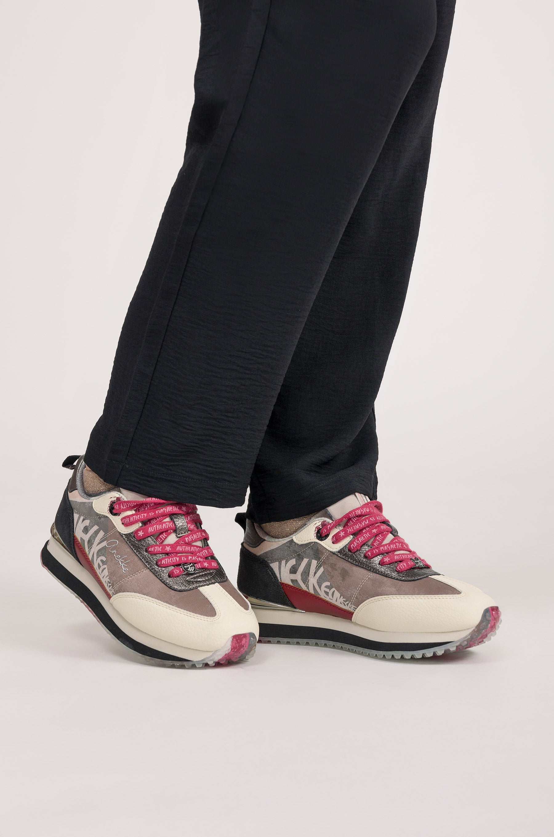 Sneakers rosa e bianche